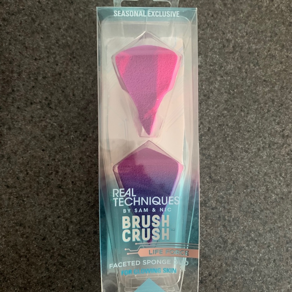 Brand new real techniques diamond sponges.